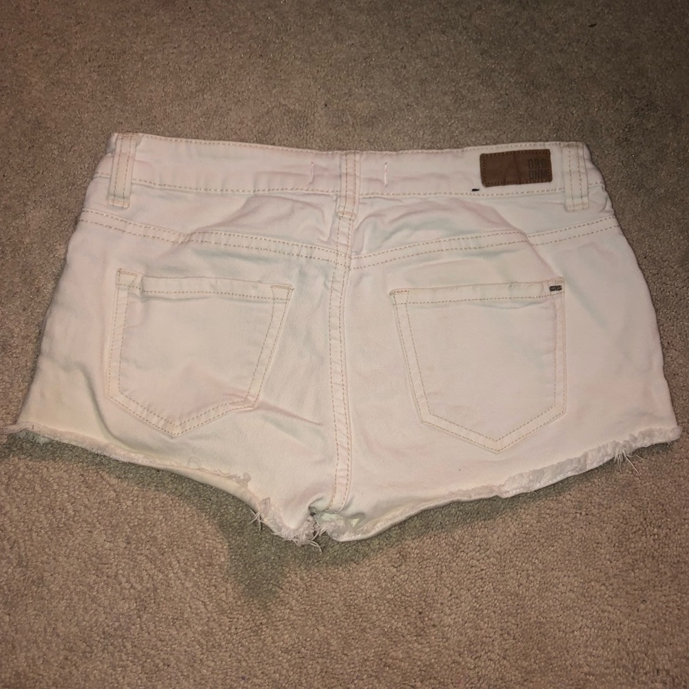 WHITE SHORTS - Picture 2 of 3